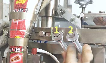 Vertical-packaging-machine